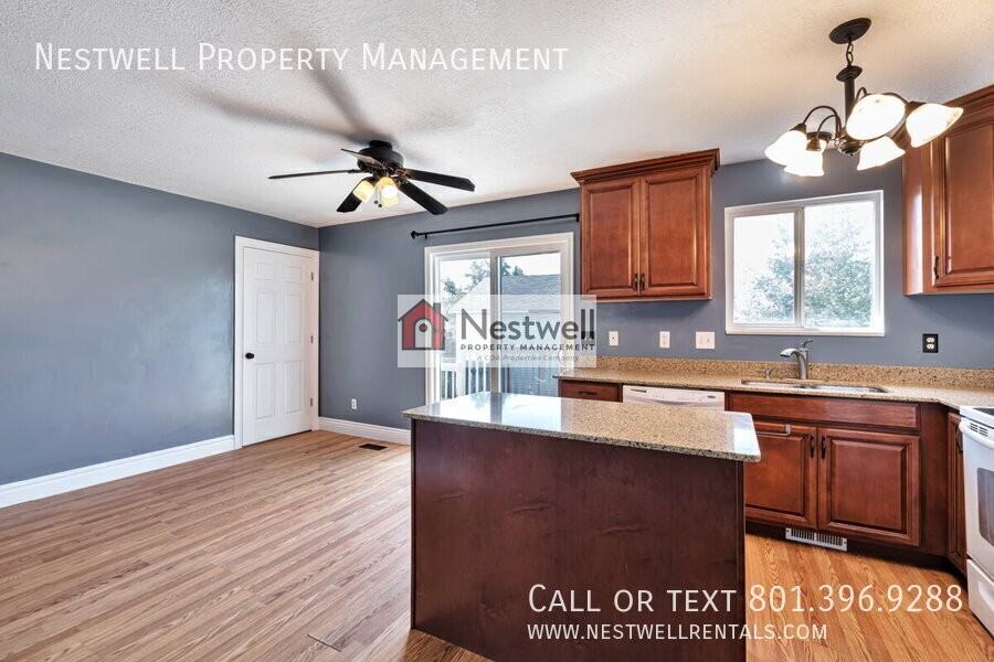 220 W 90 N - Photo 5 of 19