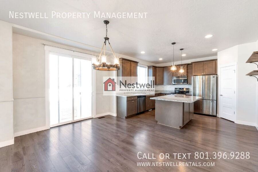 1661 E Aspen Grove Dr - Photo 2 of 30