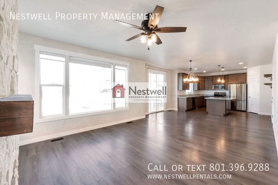 1661 E Aspen Grove Dr - Photo 3 of 30