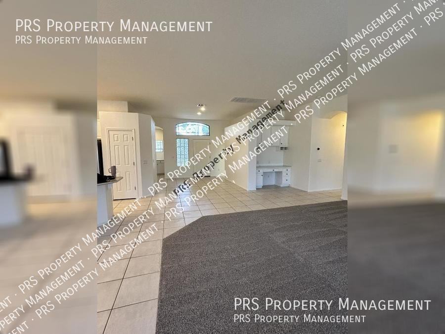 8003 W Clara Ln - Photo 6 of 45