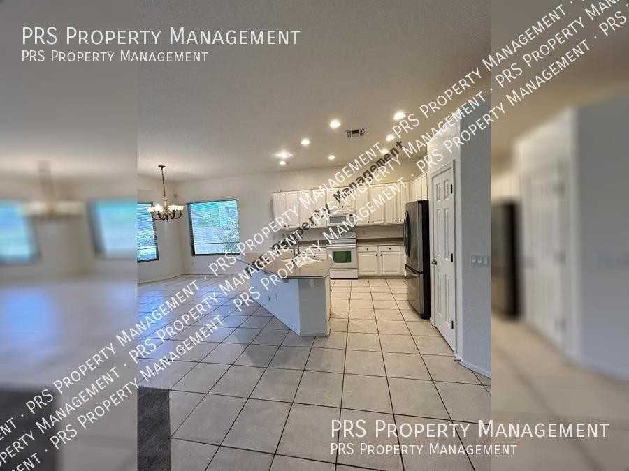 8003 W Clara Ln - Photo 7 of 45