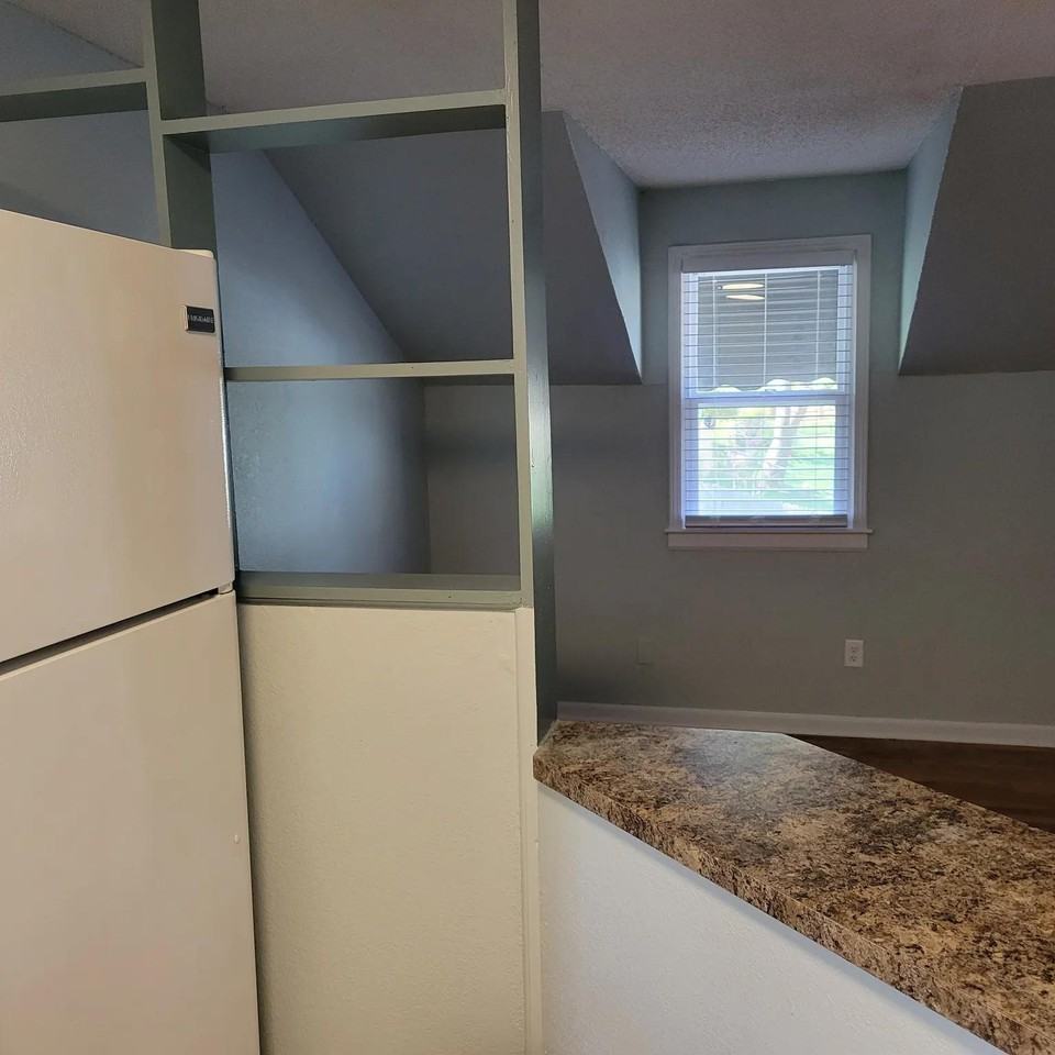 2022 S Hedges Ave #B - Photo 2 of 10
