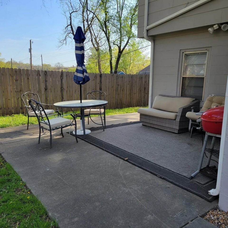2022 S Hedges Ave #B - Photo 6 of 10