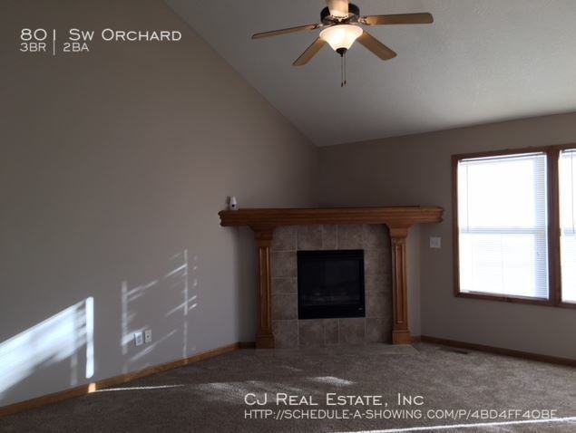 801 Sw Orchard Ct - Photo 2 of 9
