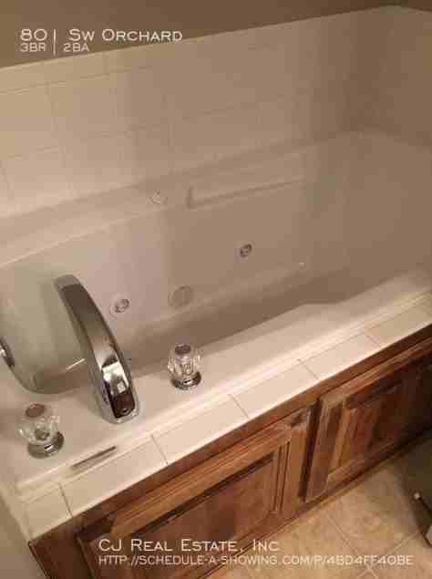 801 Sw Orchard Ct - Photo 6 of 9