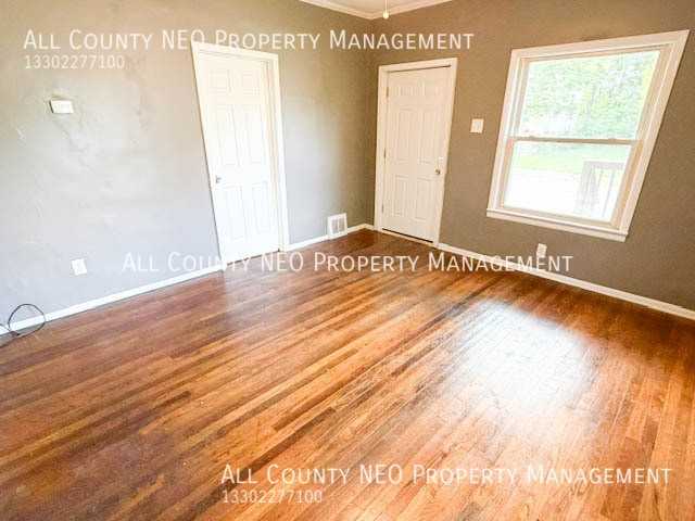 13305 Durkee Ave - Photo 5 of 14