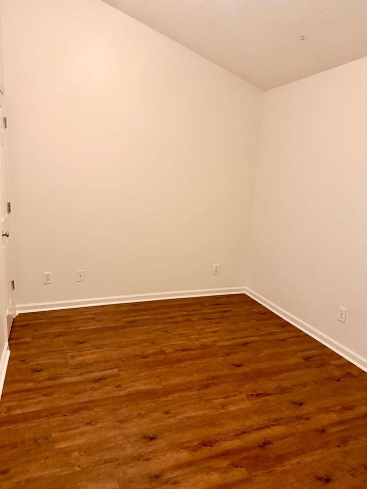 8617 Inverness Dr - Photo 3 of 8