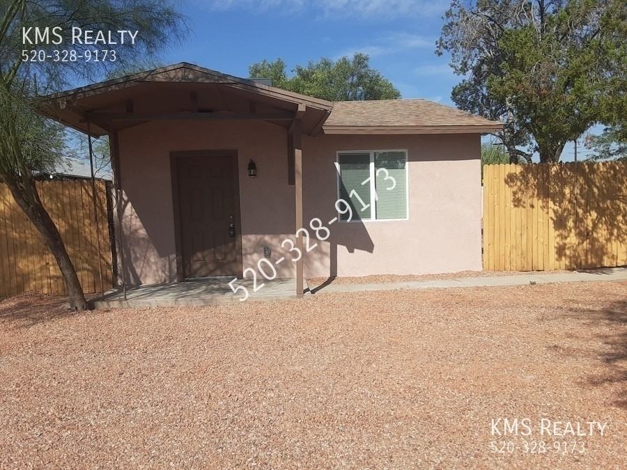 2447 N Santa Rita Ave - Photo 2 of 16