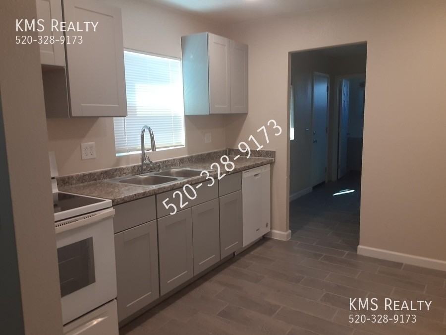 2447 N Santa Rita Ave - Photo 5 of 16