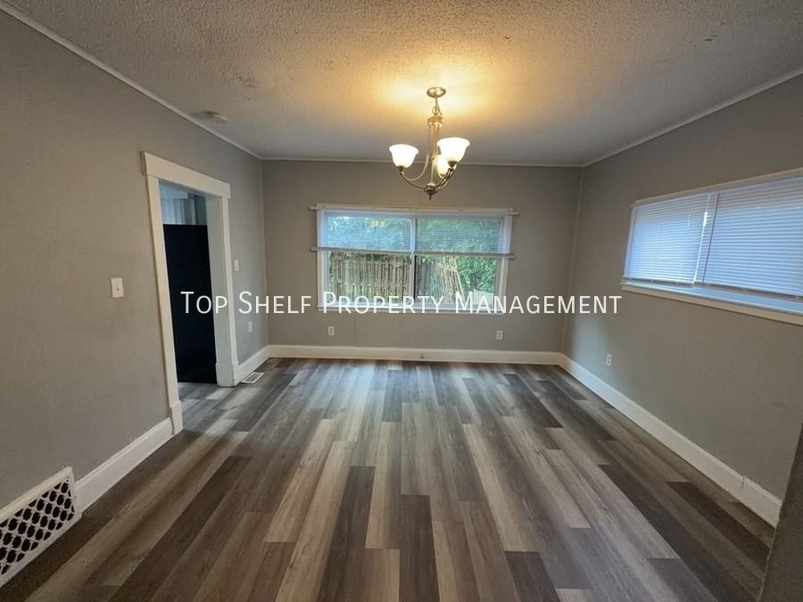 1215 Guthrie Ave - Photo 4 of 15