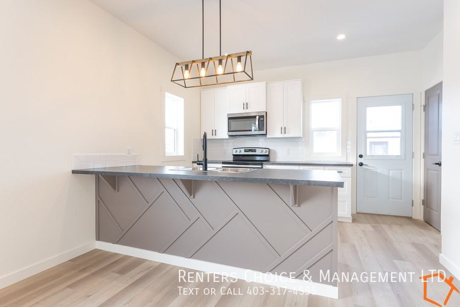 5121D 54 Ave - Photo 4 of 17