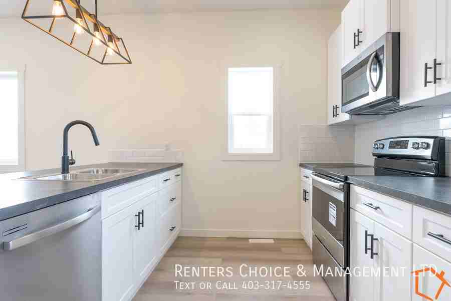 5121D 54 Ave - Photo 5 of 17