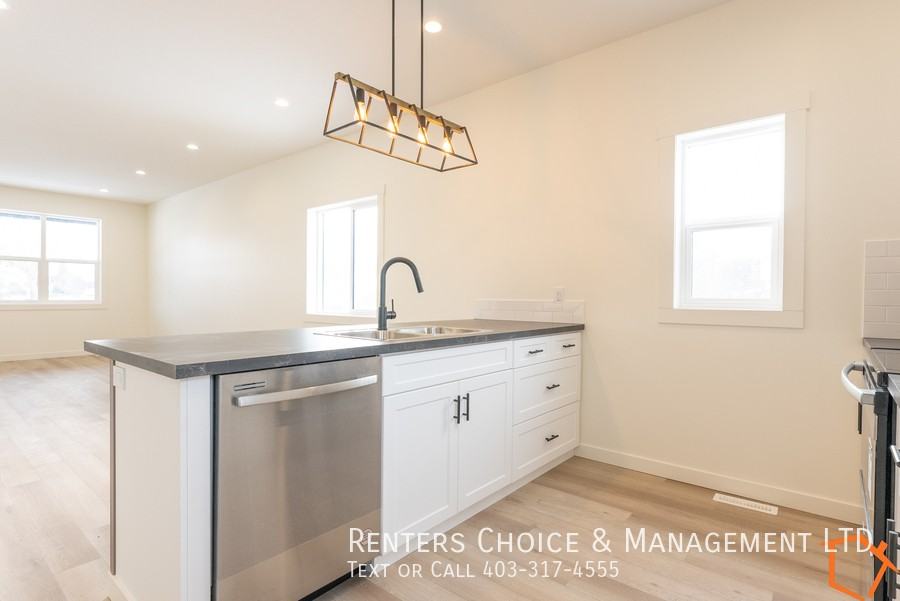 5121D 54 Ave - Photo 6 of 17