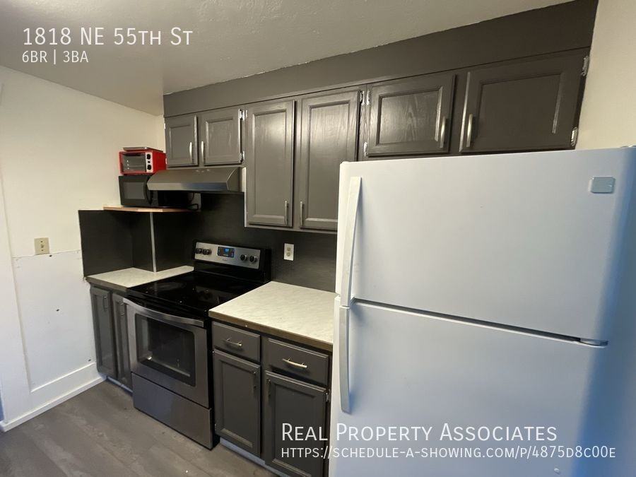 1818 Ne 55th St - Photo 3 of 17