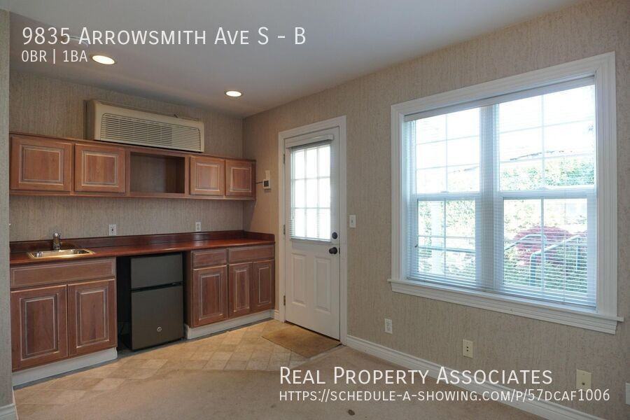 9835 Arrowsmith Ave S #B - Photo 2 of 8