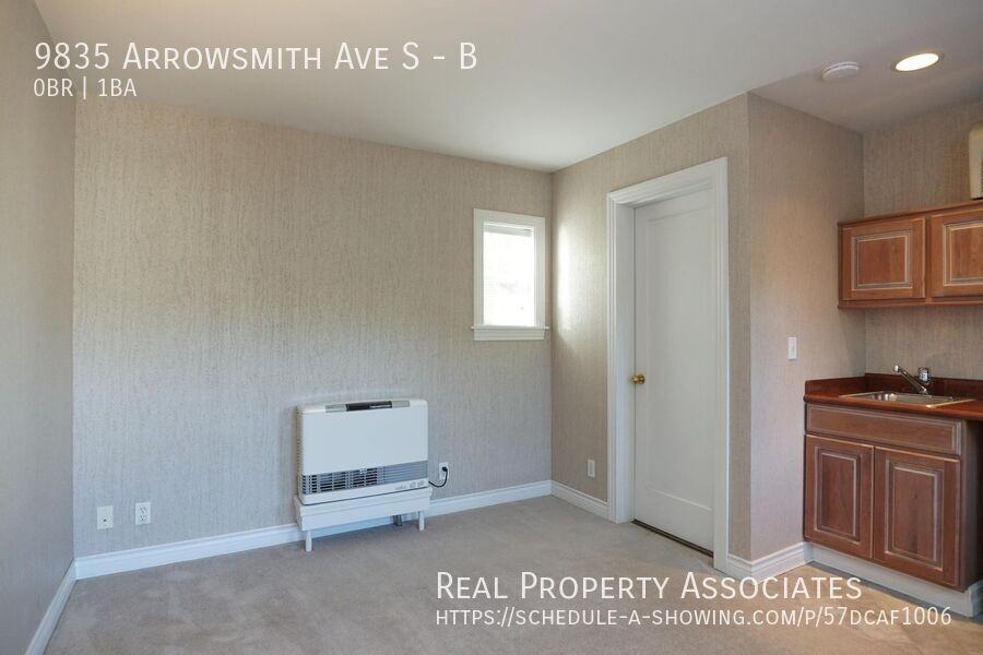 9835 Arrowsmith Ave S #B - Photo 3 of 8