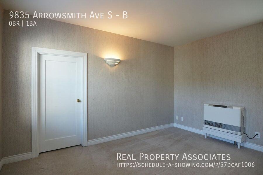 9835 Arrowsmith Ave S #B - Photo 4 of 8