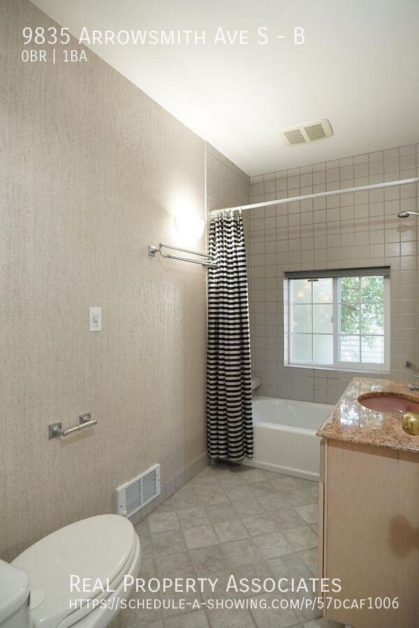 9835 Arrowsmith Ave S #B - Photo 6 of 8