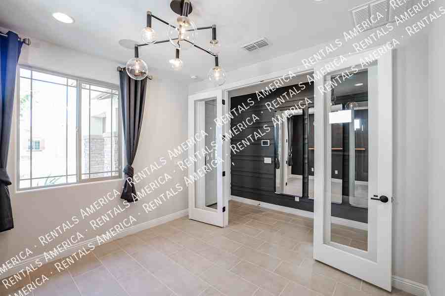 8817 W Luke Ave - Photo 6 of 47
