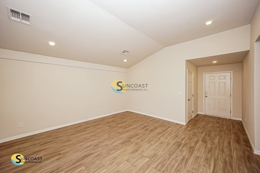 11161 Pendleton Ave - Photo 7 of 33