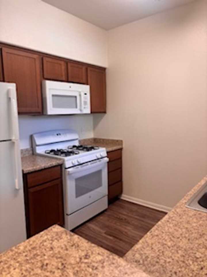 498 Treshill Rd - Photo 4 of 16