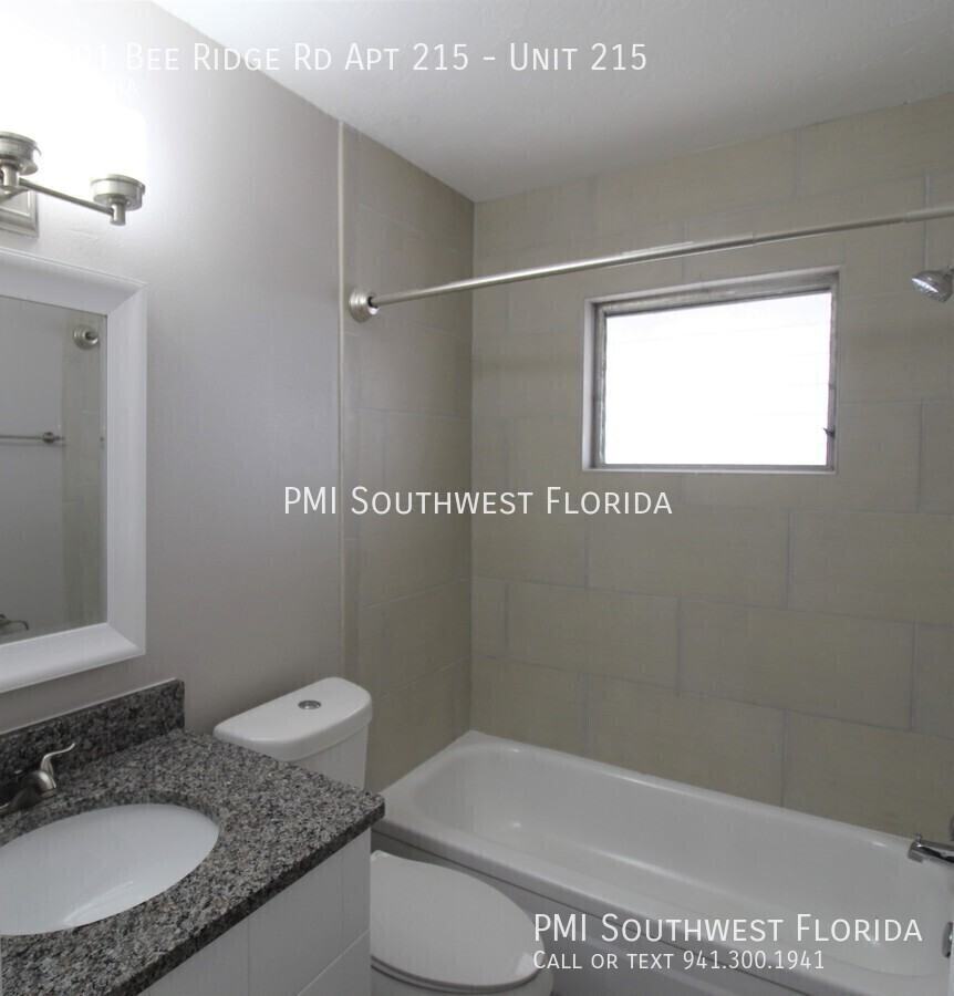 3001 Bee Ridge Rd Apt 215 #215 - Photo 5 of 17