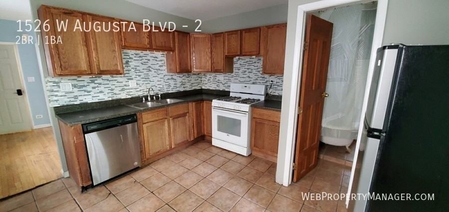 1526 W Augusta Blvd #2 - Photo 2 of 11