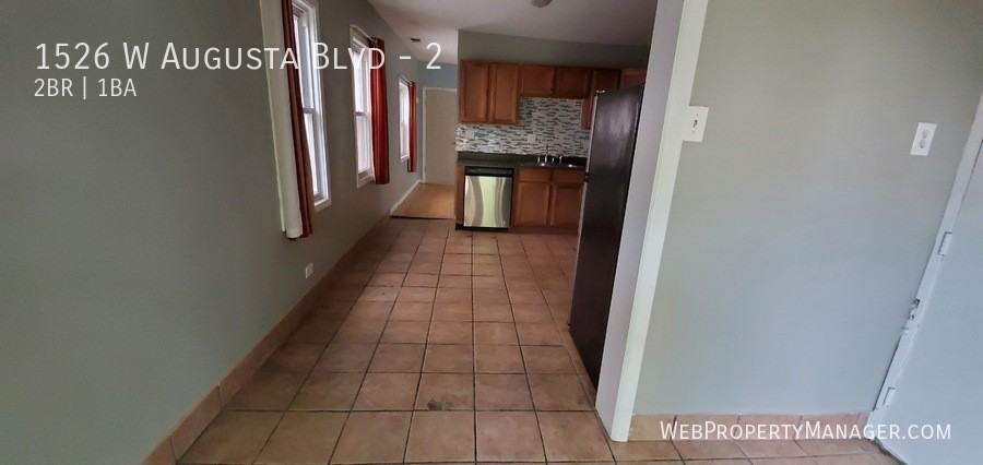 1526 W Augusta Blvd #2 - Photo 3 of 11