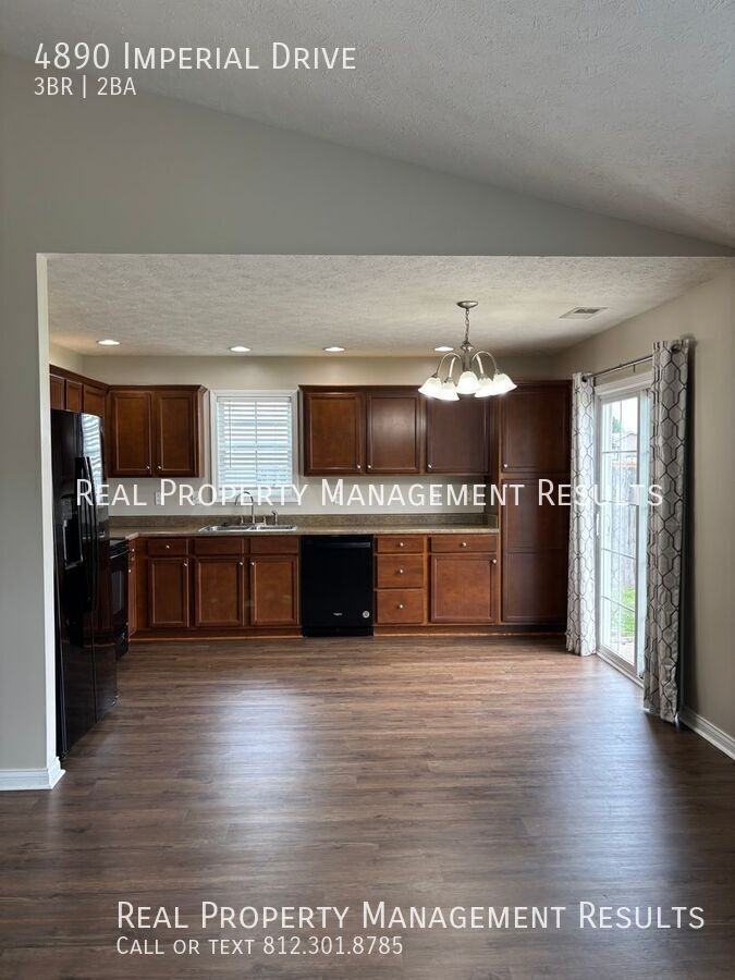 4890 Imperial Dr - Photo 4 of 17