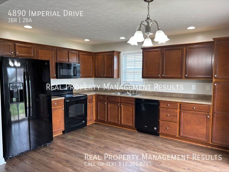 4890 Imperial Dr - Photo 5 of 17