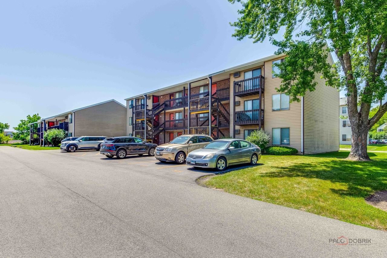Hawthorne Glen Apartments - Photo 2 of 25
