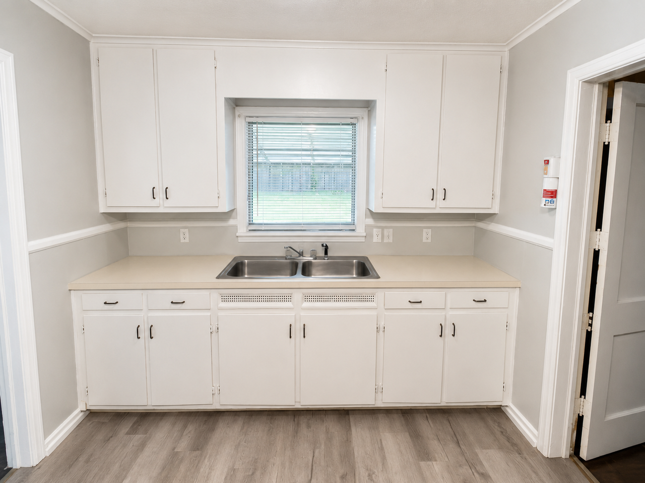 111 Robinhood Rd - Photo 3 of 10