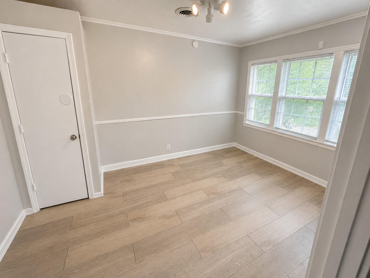 111 Robinhood Rd - Photo 4 of 10