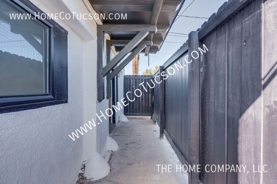 940 E Florita St - Photo 7 of 49