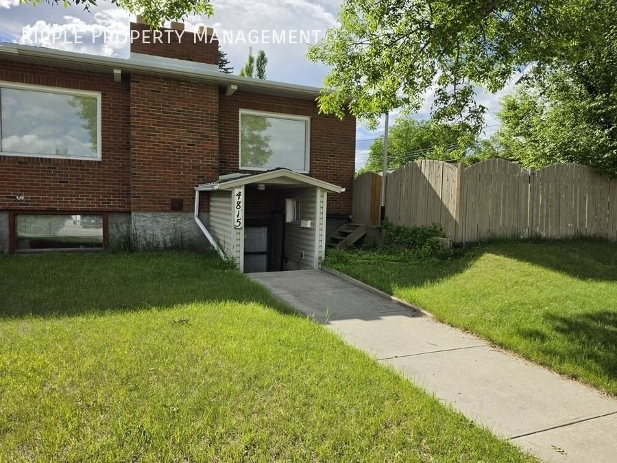 1704 48 Ave Sw - Photo 2 of 22