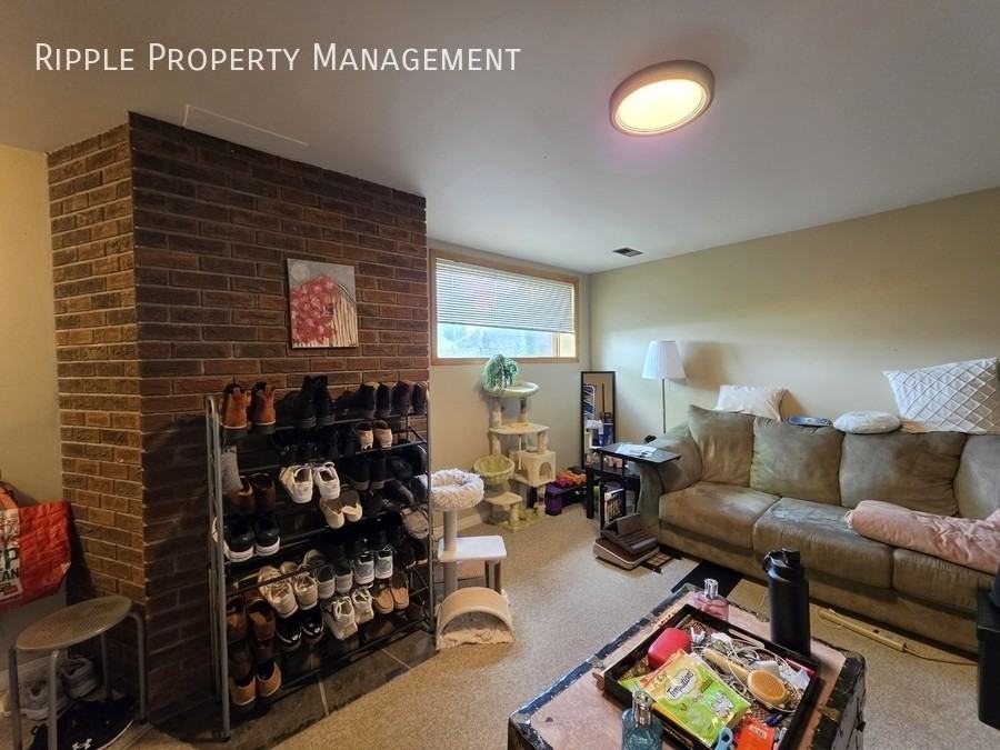 1704 48 Ave Sw - Photo 4 of 22