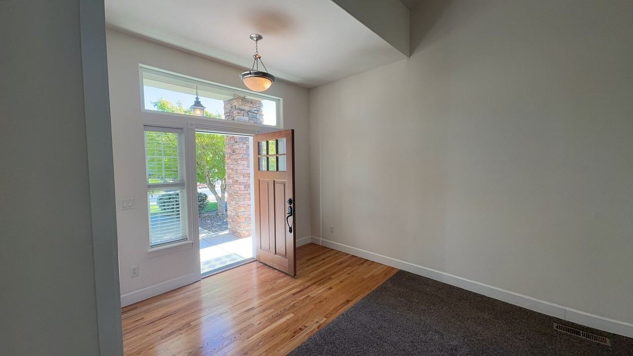 108 Sandridge Way - Photo 3 of 31