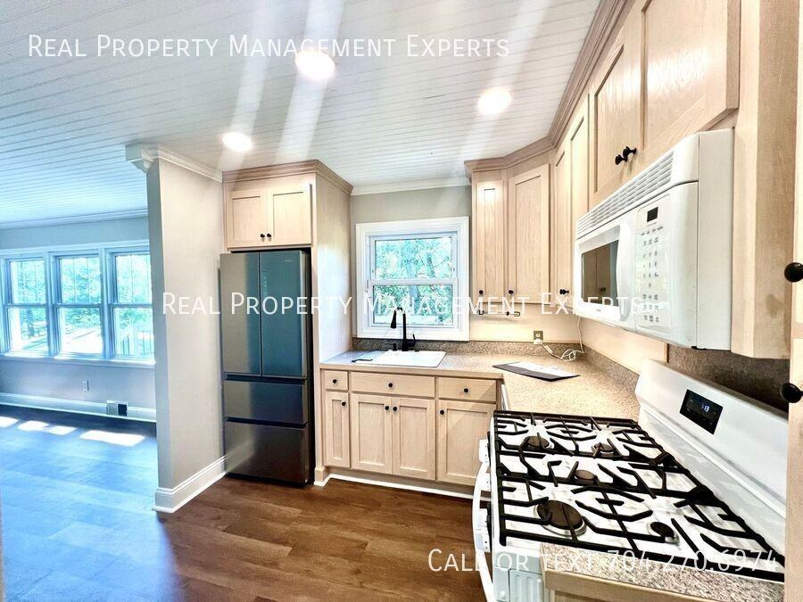 310 Walnut Ave - Photo 3 of 14