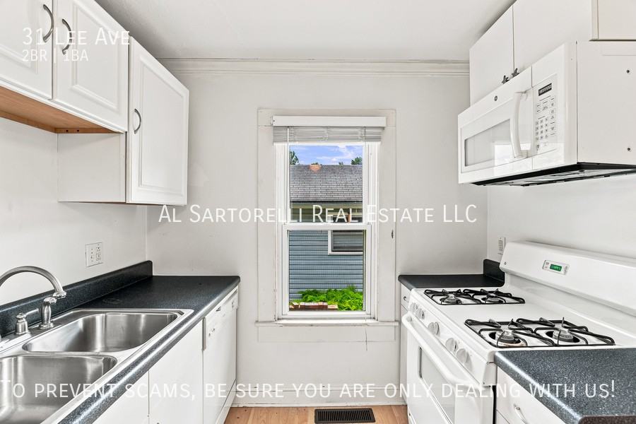 31 Lee Ave - Photo 3 of 32