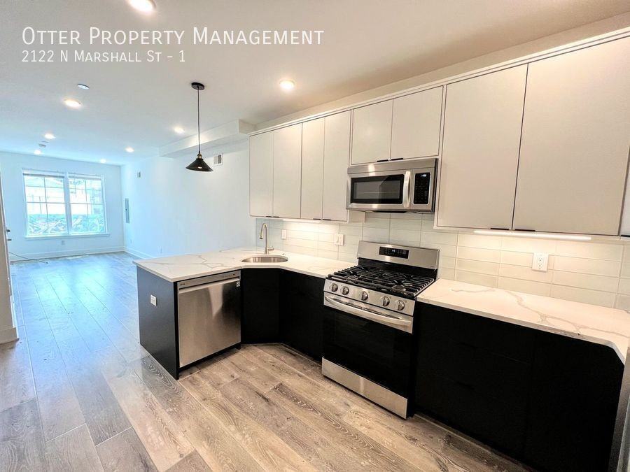 2122 N Marshall St #1 - Photo 4 of 31