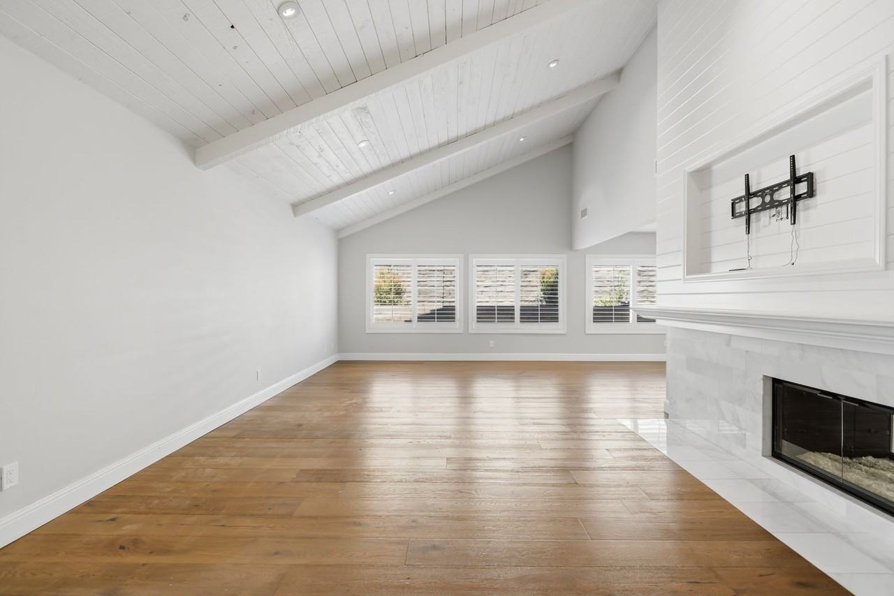 3235 Sierra Dr - Photo 5 of 33