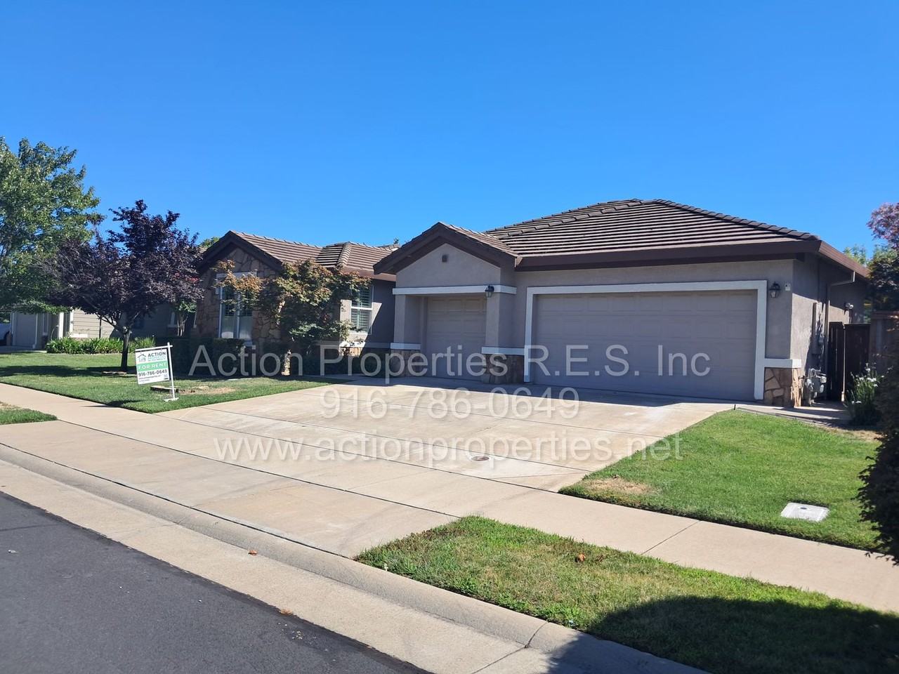 6145 Crater Lake Dr - Photo 2 of 50