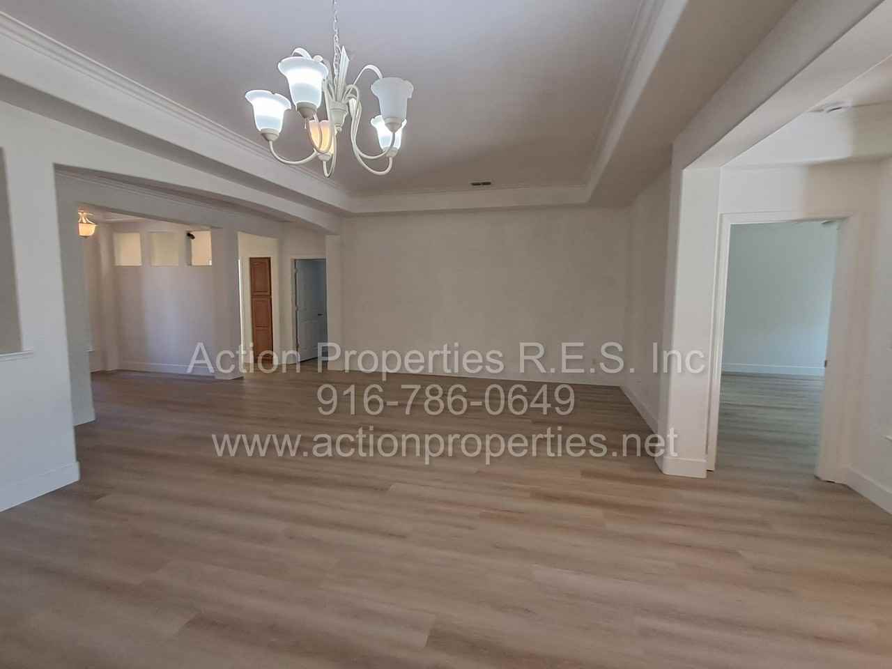 6145 Crater Lake Dr - Photo 6 of 50