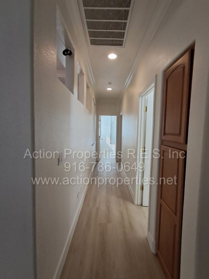 6145 Crater Lake Dr - Photo 7 of 50