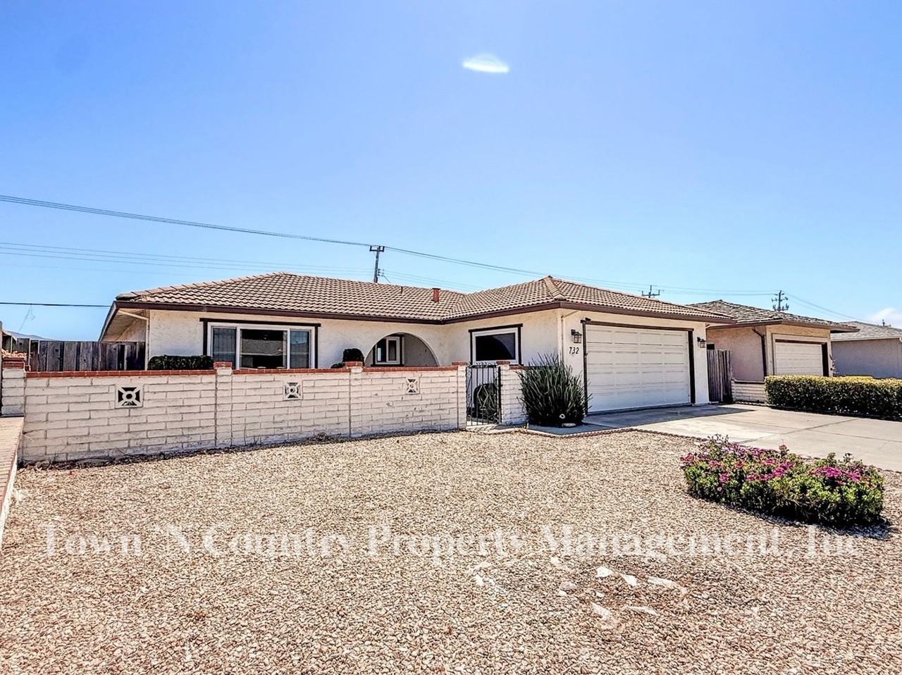 732 La Mesa Dr - Photo 2 of 21