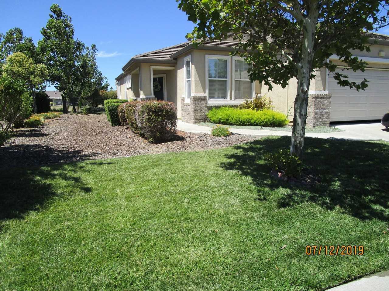 451 Edgewood Dr - Photo 2 of 13