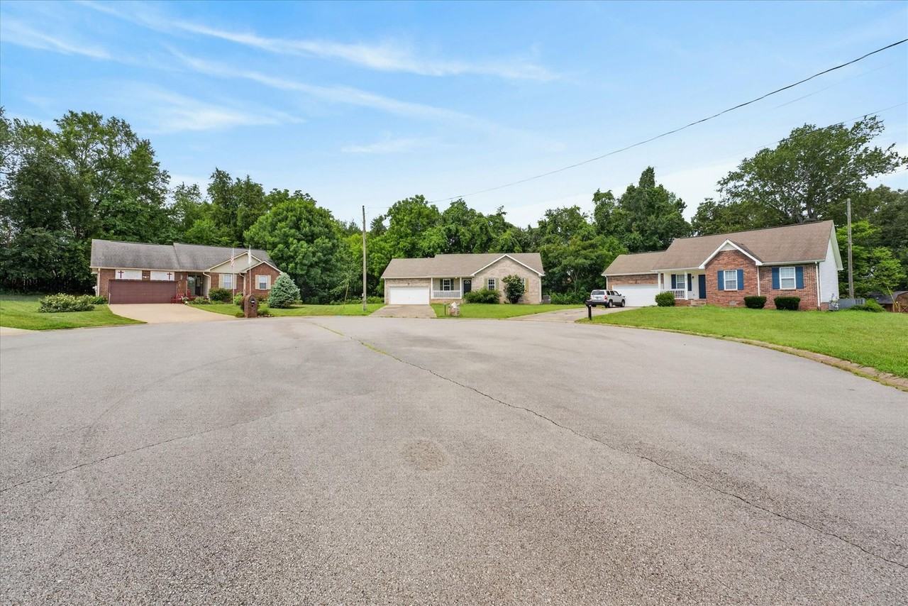 3171 Buckhorn Ct - Photo 2 of 34