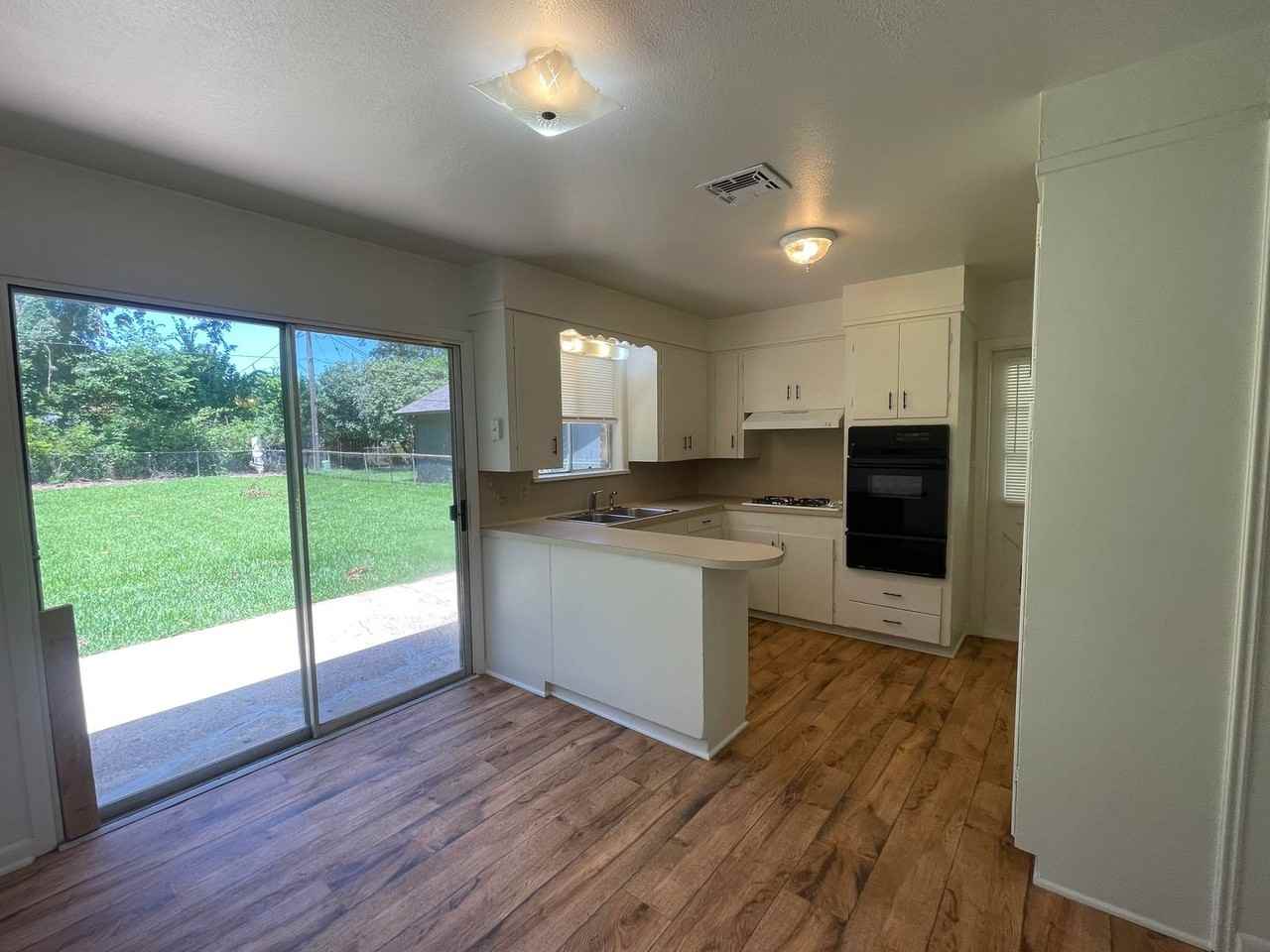 4212 Elaine St - Photo 3 of 10