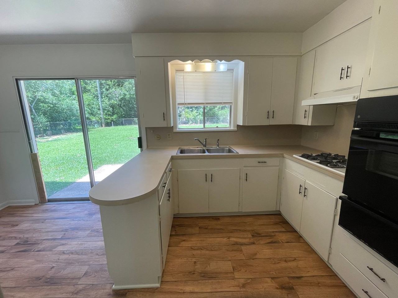 4212 Elaine St - Photo 4 of 10