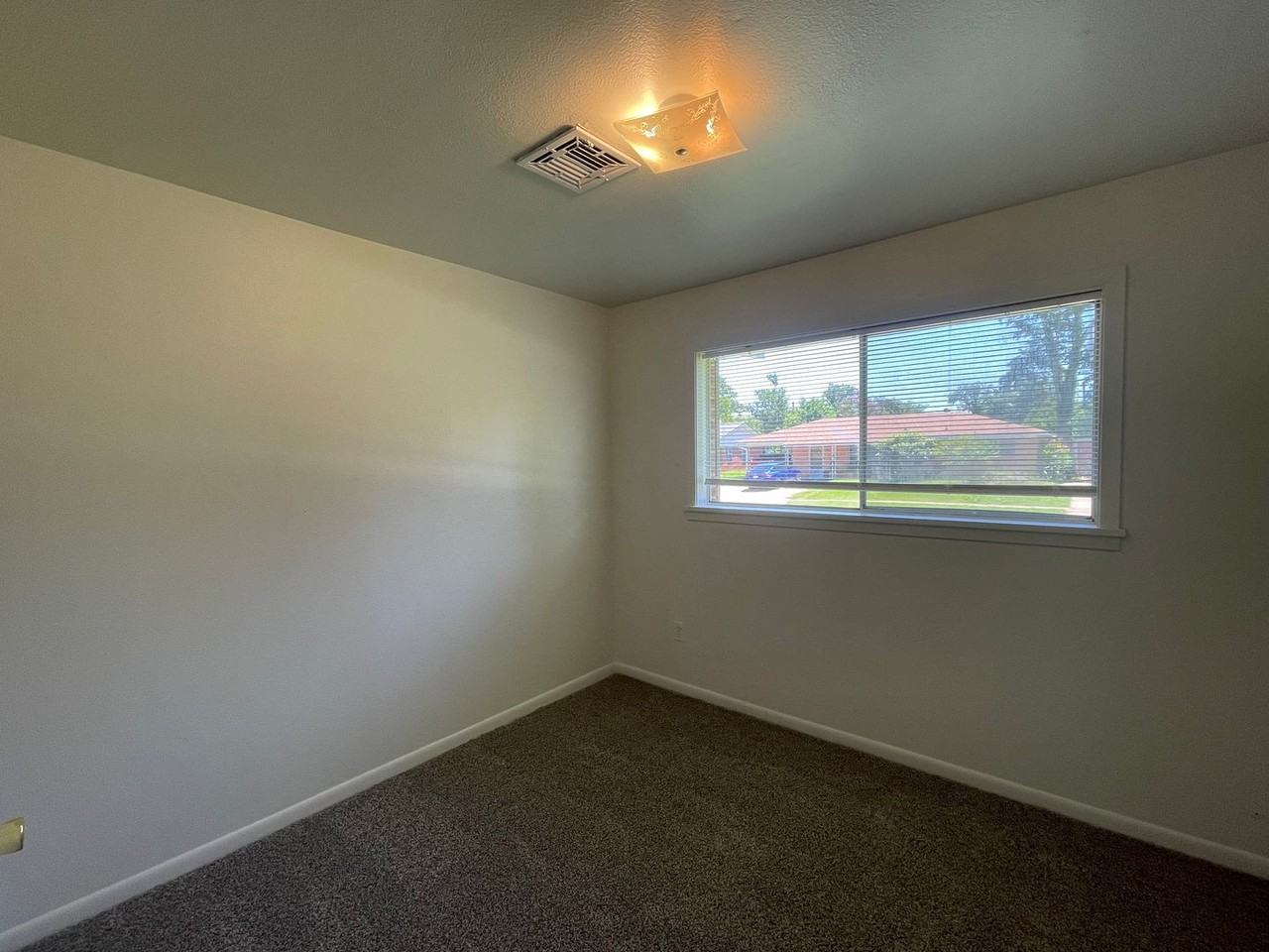4212 Elaine St - Photo 6 of 10